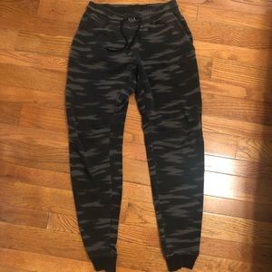 Adidas joggers M